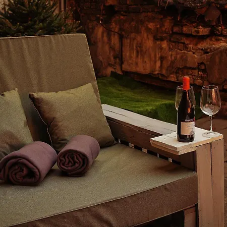 Old Town Hideaway Апартаменты