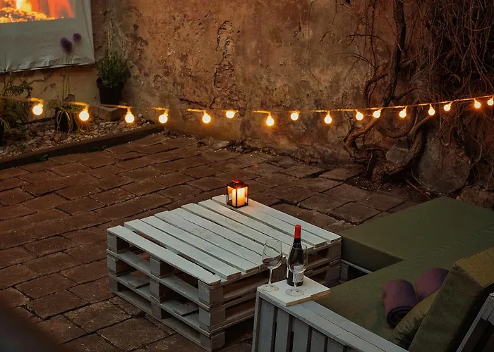 Апартаменти Old Town Hideaway *